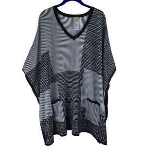 Chicos Oversized Poncho Size Small-Medium Black White Pockets Artsy Art to‎ Wear